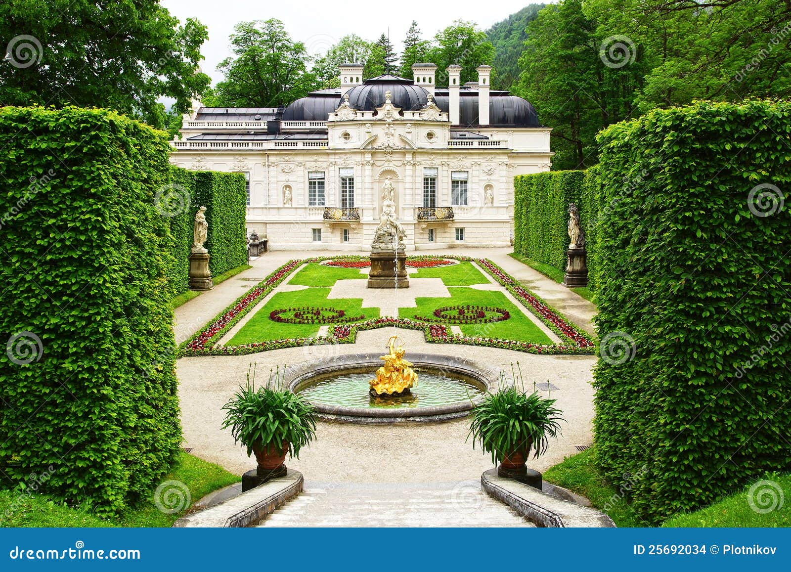 linderhof-palace-garden-25692034.jpg